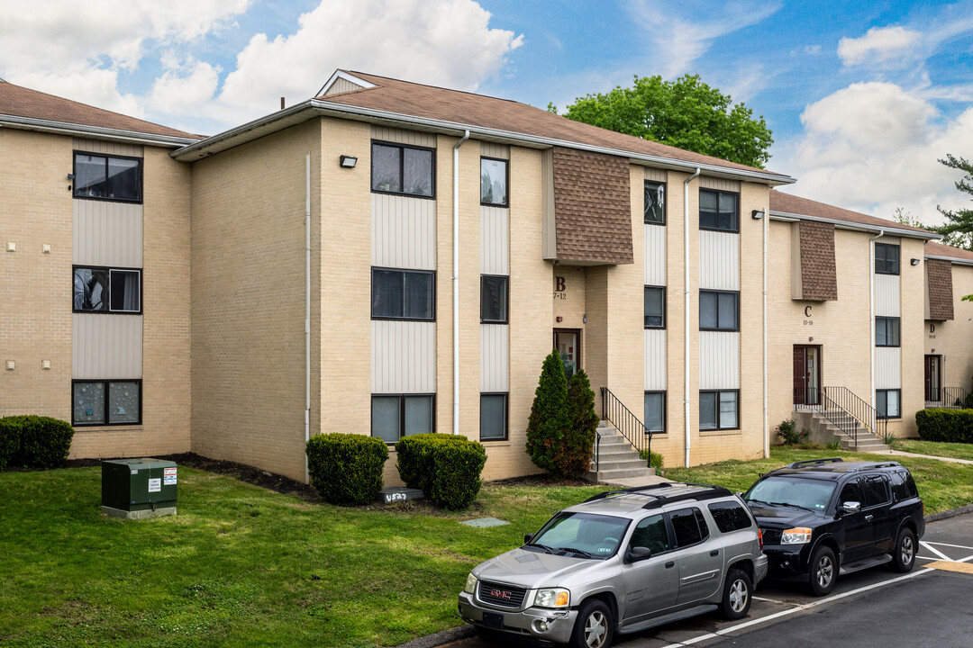 Bentley Square Condominiums in Philadelphia, PA - Building Photo