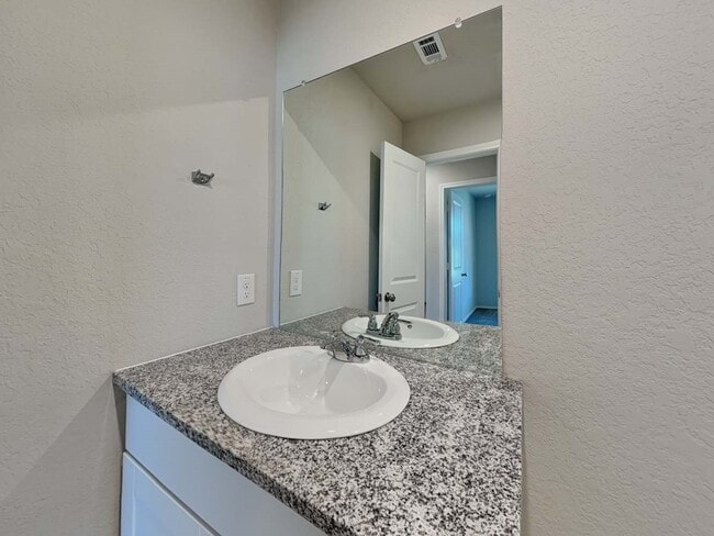 3342 Kornberg Dr in Converse, TX - Building Photo - Building Photo