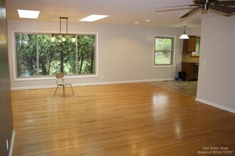 353 Hollywood Dr in Saline, MI - Building Photo - Building Photo