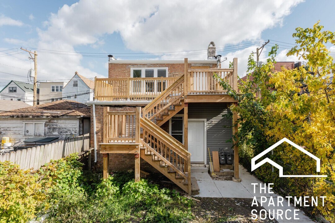 3131 N Monticello Ave in Chicago, IL - Building Photo