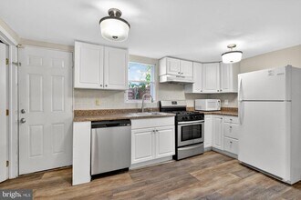 2532 Collins St in Philadelphia, PA - Building Photo - Building Photo