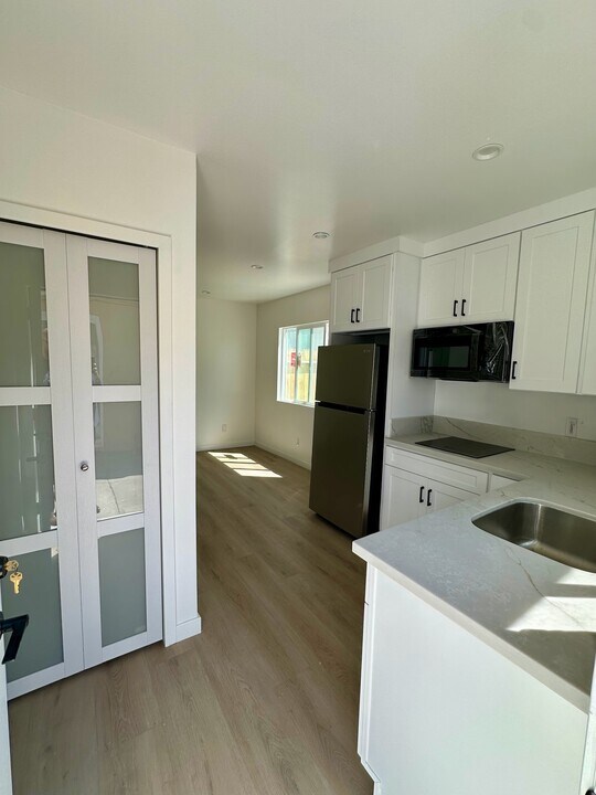 527 King St, Unit 2 in Monrovia, CA - Foto de edificio