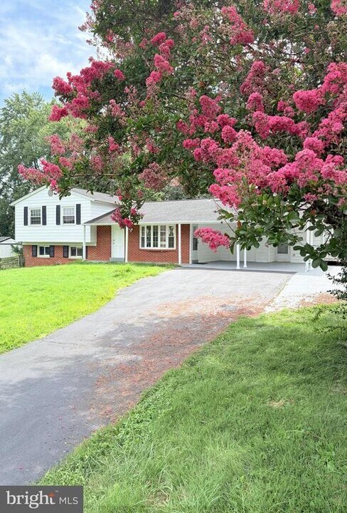17624 Wheat Fall Dr in Derwood, MD - Building Photo