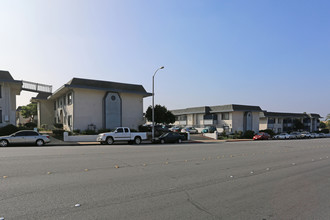 Broadway Apartments in El Cajon, CA - Building Photo - Building Photo