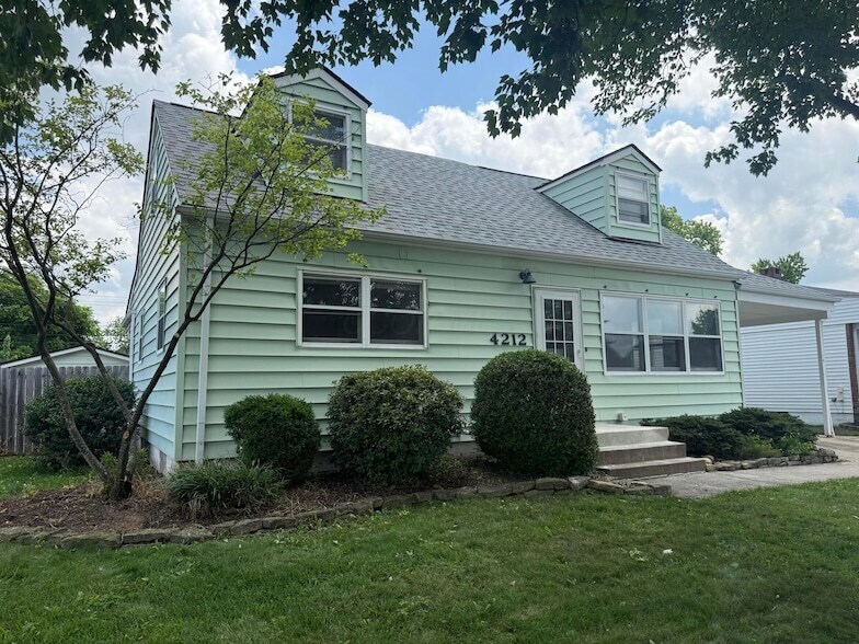 4212 Beechgrove Dr in Grove City, OH - Building Photo