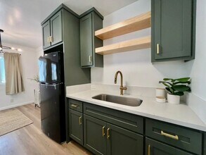 5819 Carlton Way in Los Angeles, CA - Building Photo - Building Photo