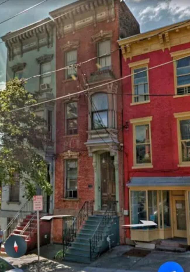 44 Clinton Ave, Unit 2 Brownstone in Albany, NY - Building Photo - Building Photo