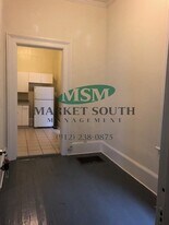 308 E Waldburg St in Savannah, GA - Building Photo