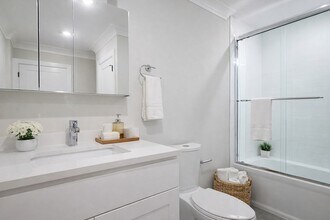 68 Day St, Unit 2 in Boston, MA - Foto de edificio - Building Photo