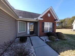 108 Brae Creek Ct in King, NC - Building Photo - Building Photo