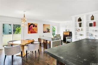 9005 Cynthia St, Unit 301 in West Hollywood, CA - Foto de edificio - Building Photo
