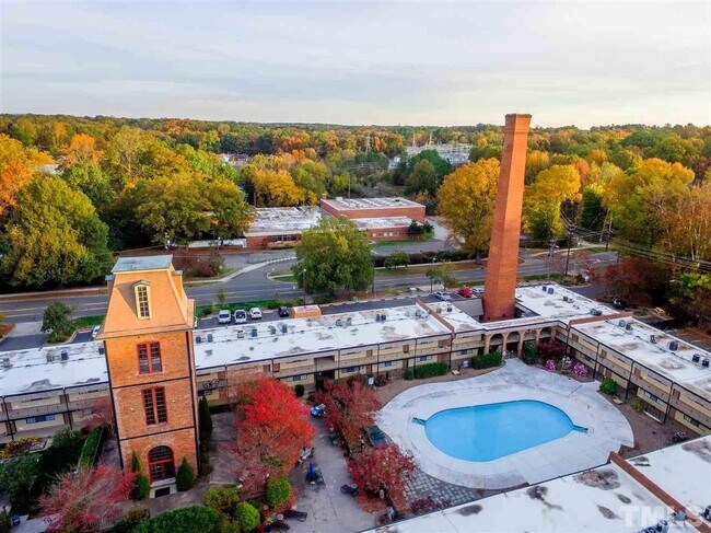 807 West Trinity Avenue, Unit 246 in Durham, NC - Foto de edificio - Building Photo