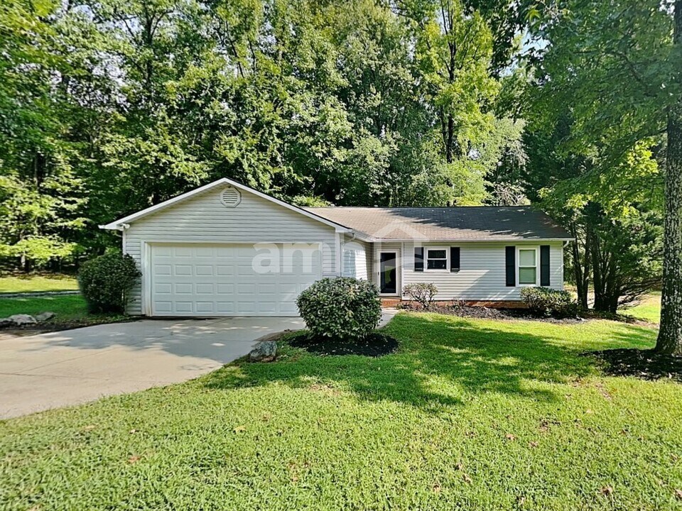 5008 Lonita St in Greensboro, NC - Building Photo