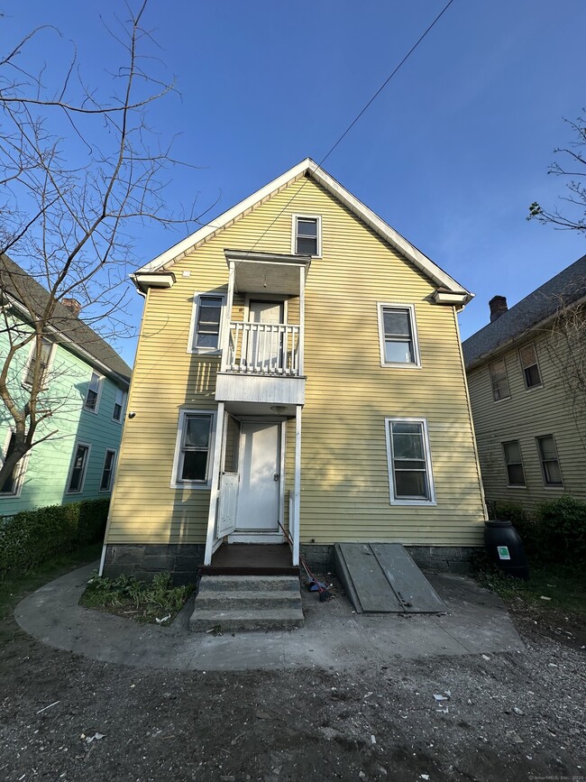 1036 Maplewood Ave in Bridgeport, CT - Building Photo - Building Photo