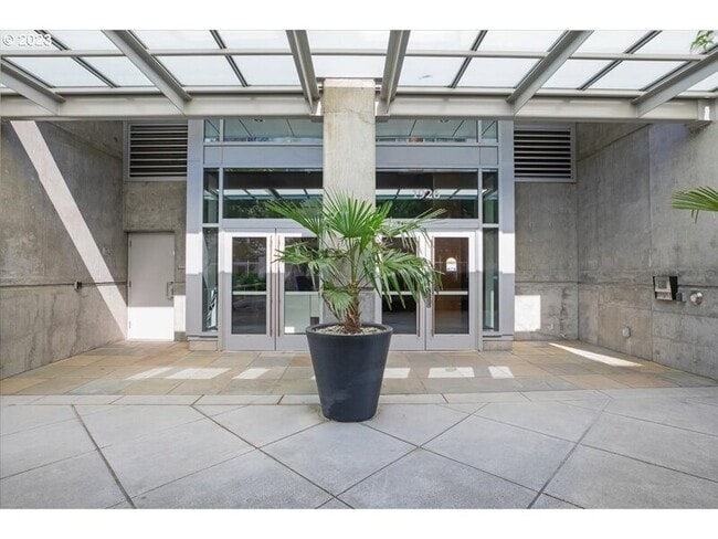 1926 W Burnside St in Portland, OR - Foto de edificio - Building Photo