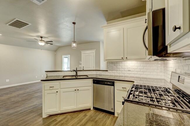 5800 Campbell Creek Dr-Unit -Unit B in Oklahoma City, OK - Building Photo - Building Photo