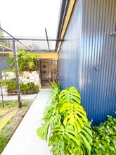 1220 Crest Vista Dr in Monterey Park, CA - Foto de edificio - Building Photo