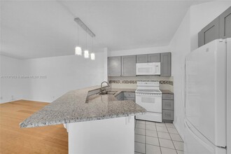 616 Woodgate Cir in Sunrise, FL - Building Photo - Building Photo