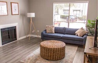 10901 Village Bend Ln, Unit 807 in Houston, TX - Building Photo
