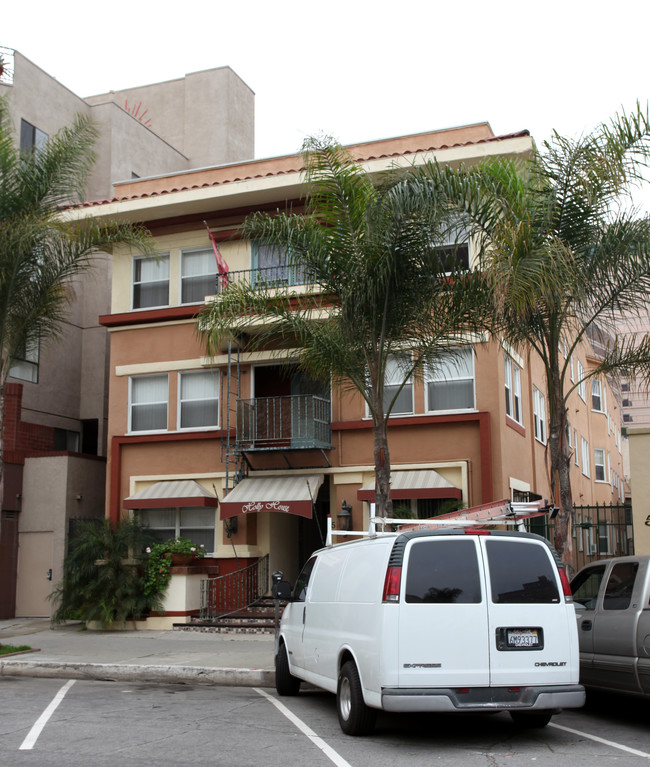 Holly House in Long Beach, CA - Foto de edificio - Building Photo