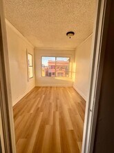 250 1/2 West 49th Street in Los Angeles, CA - Foto de edificio - Building Photo