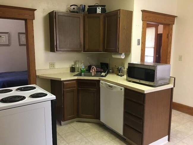 208 Avondale Ave in Champaign, IL - Foto de edificio - Building Photo