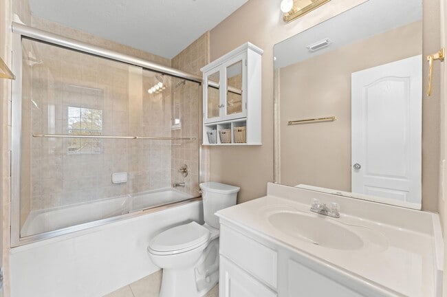 2411 Clippers Square in Houston, TX - Building Photo - Building Photo