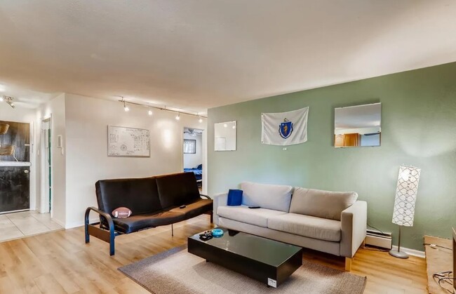 1233 N Ogden St, Unit 102 in Denver, CO - Foto de edificio - Building Photo