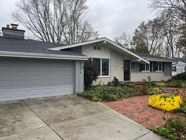 2375 Guinevere Dr in Brookfield, WI - Building Photo - Building Photo