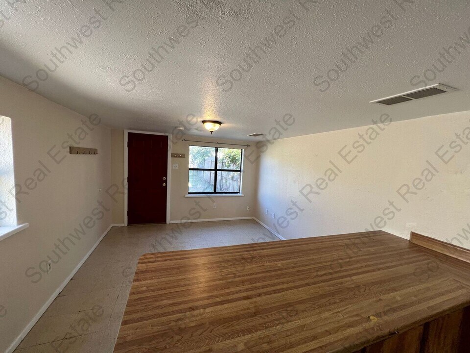 1704 Sheldon St in Clovis, NM - Building Photo