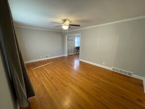 8302 Travis Ln in Overland Park, KS - Building Photo - Building Photo