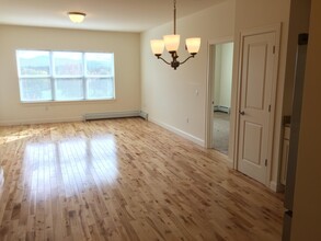 Meadows at Essex Apartments in Essex Junction, VT - Foto de edificio - Building Photo