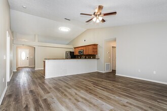 927 Westline Ave in Deltona, FL - Foto de edificio - Building Photo