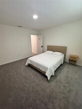 2561 Starry Pt in St. Cloud, FL - Foto de edificio - Building Photo