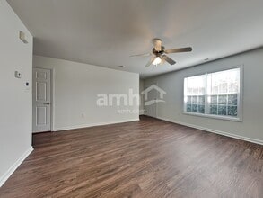 67 Wolf Creek Ln in Lillington, NC - Foto de edificio - Building Photo