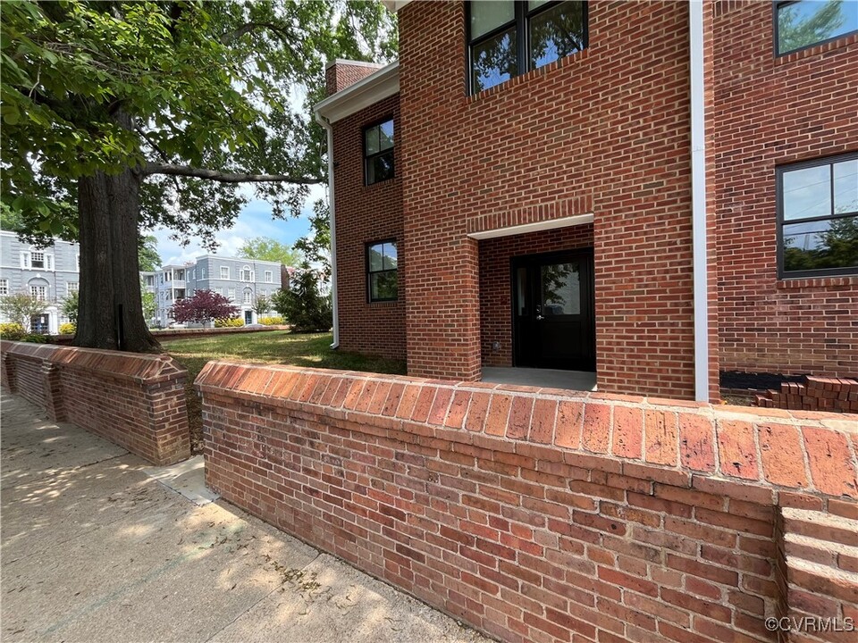 3215 Stuart Ave in Richmond, VA - Building Photo