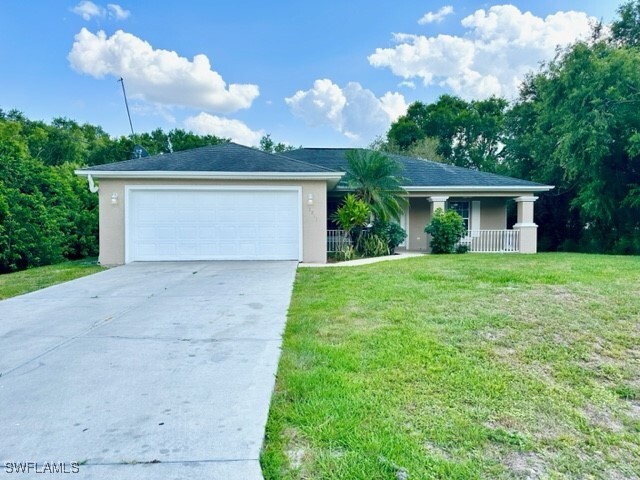 2811 51st St W in Lehigh Acres, FL - Building Photo