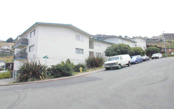 505 Lewis Ln in Pacifica, CA - Building Photo - Building Photo