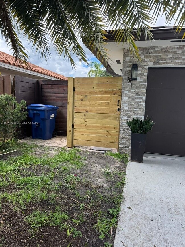 15620 SW 146th Ave in Miami, FL - Building Photo - Building Photo