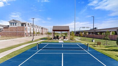 Tribeca Townhomes in Grand Prairie, TX - Foto de edificio - Building Photo