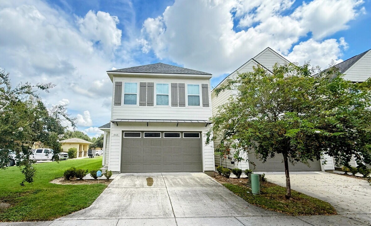 8103 Stonelake Cir Ave E in Baton Rouge, LA - Building Photo