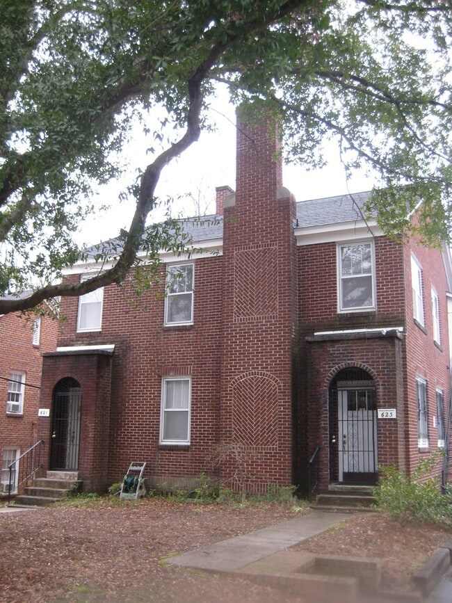 property at 623-623 Queen St