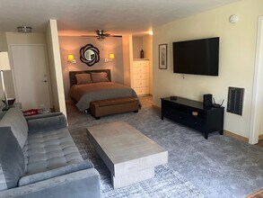 6780 Friars Rd, Unit 202 in San Diego, CA - Foto de edificio - Building Photo