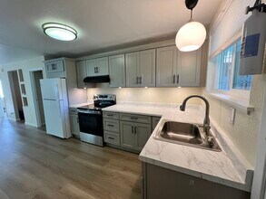 3246 Magnolia St, Unit B in Oakland, CA - Building Photo - Building Photo