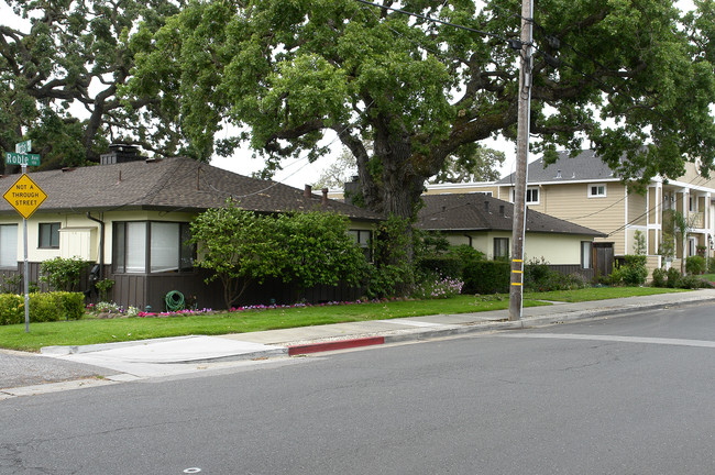 709-715 Roble Ave in Menlo Park, CA - Building Photo - Building Photo