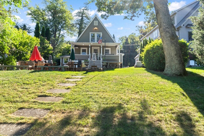 property at 6 Circle Dr
