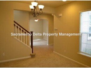 211 Chambord Way in Roseville, CA - Building Photo - Building Photo