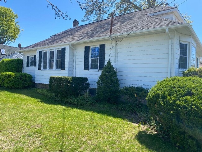 2373 Elinore Ave in Merrick, NY - Building Photo - Building Photo