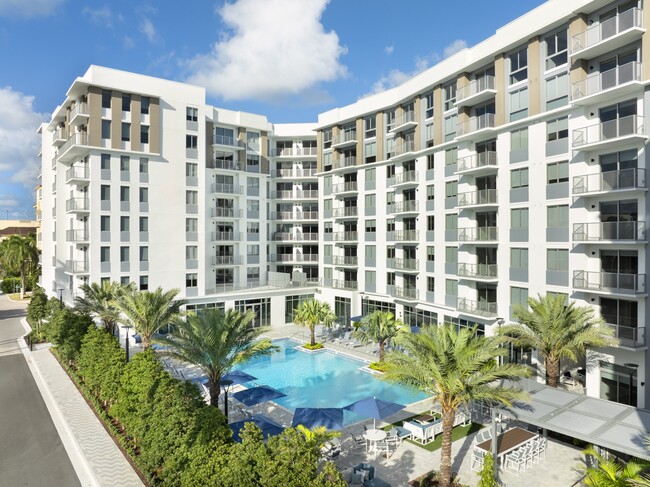 The Marc at Palm Beach Gardens in Palm Beach Gardens, FL - Foto de edificio - Building Photo