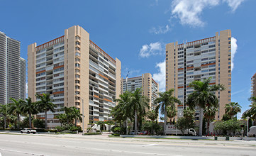 La Mer in Hallandale Beach, FL - Building Photo - Building Photo